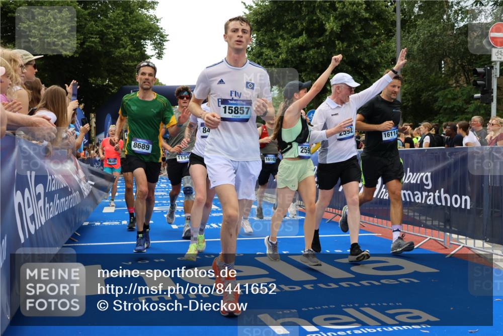 29.06.2025 - hella hamburg halbmarathon Strokosch-Dieckow http://msf.ph/oto/8441652 29.06.2025 10:49:32 Ziel 1342, 1476, 2504, 2516, 2592, 2596, 2878, 2889, 2937, 5705, 5978, 6115, 8437, 8689, 8813, 9038, 9463, 9649, 11339, 11340, 11679, 11779, 11977, 12094, 13233, 13269, 14562, 14838, 15392, 15857, 16114, 16592, 16738, 16891, 17001, 18058, 18476, 18887, 18960 meine-sportfotos.de