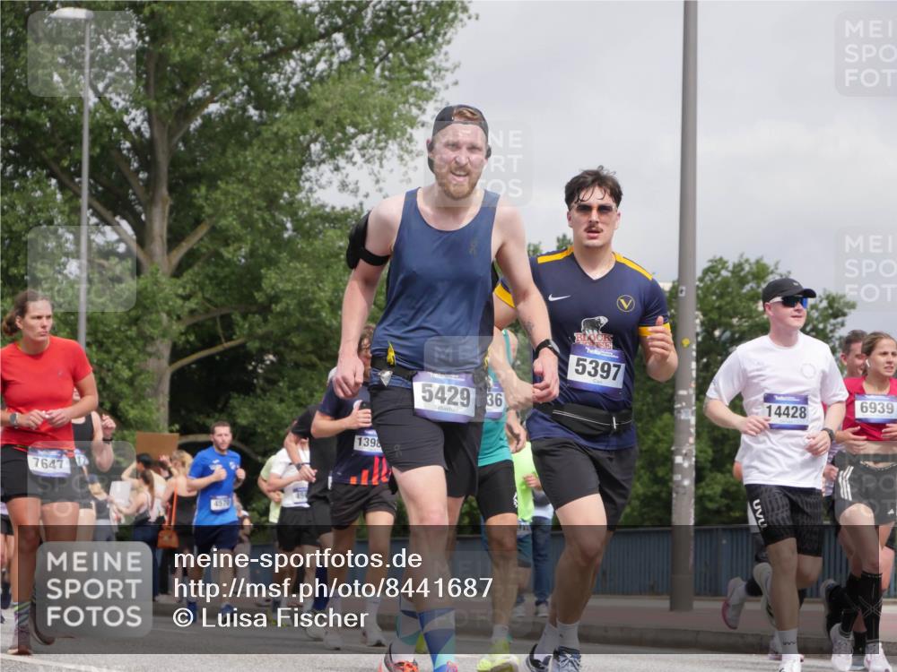 29.06.2025 - hella hamburg halbmarathon Luisa Fischer http://msf.ph/oto/8441687 29.06.2025 10:22:50 Kennedybrücke 7647, 4570, 450, 1398, 6939, 14428, 5429, 36, 5397, 2405, 2795, 2918, 2993, 2995, 3446, 3631, 4562, 4570, 4979, 5035, 5397, 5429, 6939, 7248, 7249, 7836, 8427, 8537, 10349, 10594 meine-sportfotos.de
