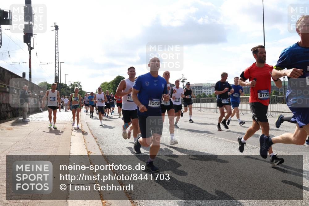 29.06.2025 - hella hamburg halbmarathon Lena Gebhardt http://msf.ph/oto/8441703 29.06.2025 09:53:00 Lombardsbrücke 1176, 10, 1163, 1512, 211, 8145, 19127, 10216, 8722, 1012, 1070, 1163, 1176, 1220, 1391, 1415, 1512, 1613, 1735, 1782, 2048, 2189, 2213, 2233, 2234, 2590, 2788, 2970, 3021, 3098, 3109, 3124, 3304, 3907, 3917, 3928, 4080, 4277, 4497, 4553, 4691, 4933, 4981, 4997, 5007, 5132, 5476, 5477, 5623, 5682, 6081, 6152, 6203, 6712, 6716, 7005, 7067, 7093, 7147, 7191, 7204, 7325, 7450, 7451, 7599, 7765, 7843, 7865, 7961, 8063, 8145, 8467, 8664, 10796, 13403 meine-sportfotos.de