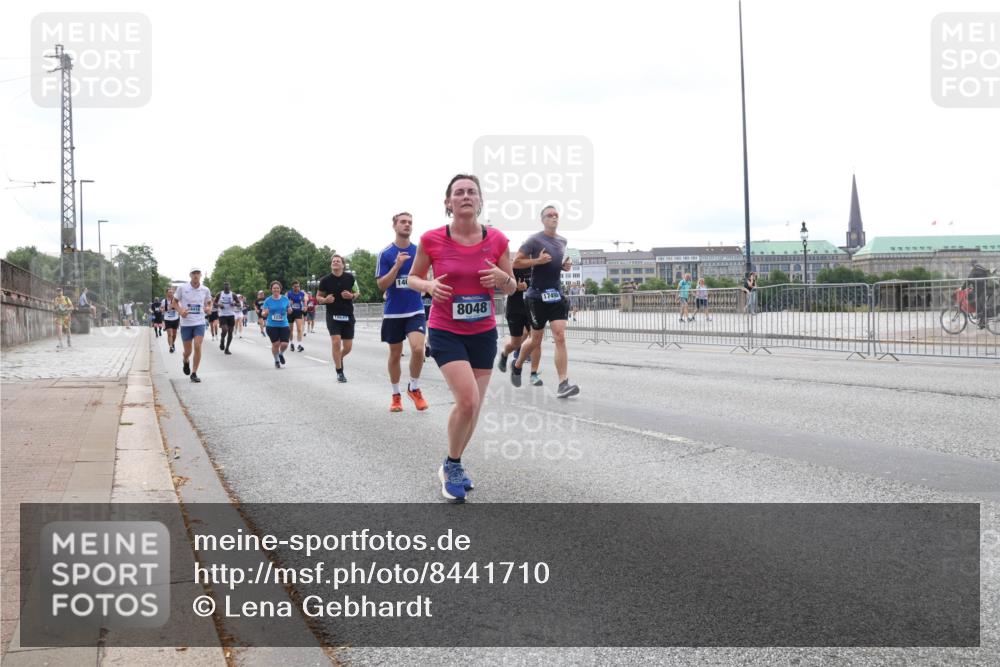 29.06.2025 - hella hamburg halbmarathon Lena Gebhardt http://msf.ph/oto/8441710 29.06.2025 10:29:29 Lombardsbrücke 38414, 8048, 17496, 1063, 1230, 1661, 2688, 3179, 3311, 3524, 4349, 4373, 4395, 4982, 5350, 6285, 6345, 6725, 7169, 7449, 7517, 7832, 8048, 8812, 9714, 9937, 10198, 10322, 10641, 10808, 10996, 11249, 11269, 11444, 11634, 11792, 11803, 11989, 12086, 12099, 12216, 12227, 12404, 12958, 13090, 13382, 13810, 14644, 15952, 15955, 16306, 16659, 16662, 16673, 16676, 17496, 17945, 18298, 18299, 18385, 18414 meine-sportfotos.de
