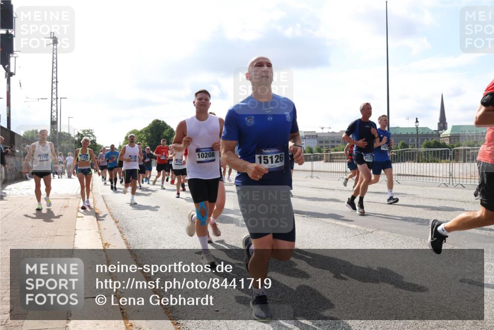 29.06.2025 - hella hamburg halbmarathon Lena Gebhardt http://msf.ph/oto/8441719 29.06.2025 09:53:00 Lombardsbrücke 1176, 1163, 10, 870, 10208, 15126, 19127, 1012, 1070, 1163, 1176, 1220, 1391, 1415, 1512, 1613, 1735, 1782, 2048, 2189, 2213, 2233, 2234, 2590, 2788, 2970, 3021, 3098, 3109, 3124, 3304, 3907, 3917, 3928, 4080, 4277, 4497, 4553, 4691, 4933, 4981, 4997, 5007, 5132, 5476, 5477, 5623, 5682, 6081, 6152, 6203, 6712, 6716, 7005, 7067, 7093, 7147, 7191, 7204, 7325, 7450, 7451, 7599, 7765, 7843, 7865, 7961, 8063, 8145, 8467, 8664, 10796, 13403 meine-sportfotos.de