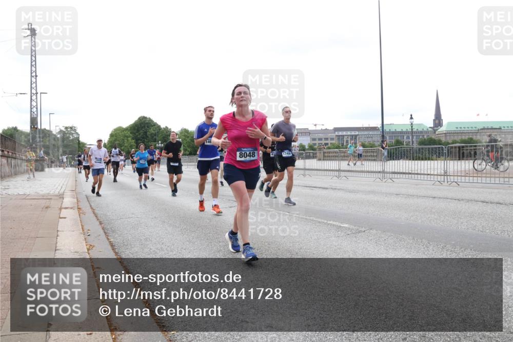 29.06.2025 - hella hamburg halbmarathon Lena Gebhardt http://msf.ph/oto/8441728 29.06.2025 10:29:29 Lombardsbrücke 18414, 1230, 146, 8048, 17496, 1063, 1230, 1661, 2688, 3179, 3311, 3524, 4349, 4373, 4395, 4982, 5350, 6285, 6345, 6725, 7169, 7449, 7517, 7832, 8048, 8812, 9714, 9937, 10198, 10322, 10641, 10808, 10996, 11249, 11269, 11444, 11634, 11792, 11803, 11989, 12086, 12099, 12216, 12227, 12404, 12958, 13090, 13382, 13810, 14644, 15952, 15955, 16306, 16659, 16662, 16673, 16676, 17496, 17945, 18298, 18299, 18385, 18414 meine-sportfotos.de