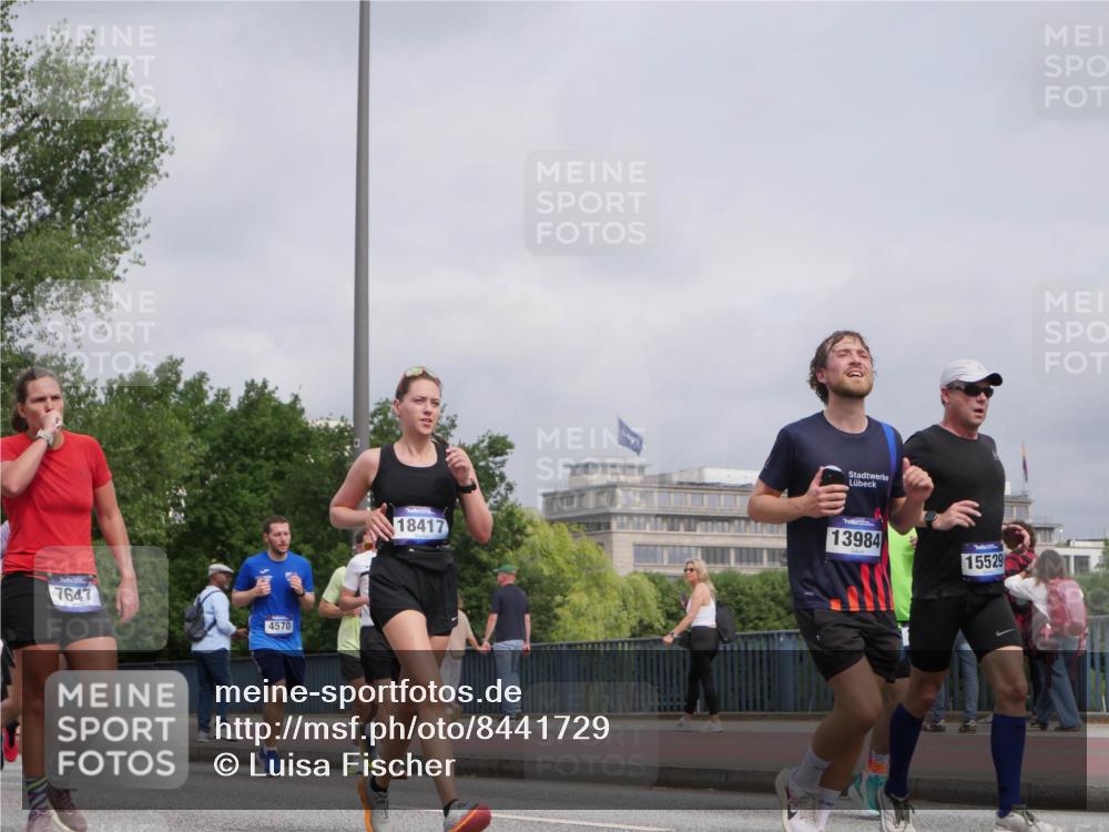 29.06.2025 - hella hamburg halbmarathon Luisa Fischer http://msf.ph/oto/8441729 29.06.2025 10:22:53 Kennedybrücke 7647, 4570, 18417, 13984, 15529, 2795, 2918, 3631, 4562, 4570, 4979, 5035, 5251, 5397, 5429, 5878, 6796, 6797, 6872, 6939, 7248, 7249, 7647, 7836, 10349, 10594 meine-sportfotos.de