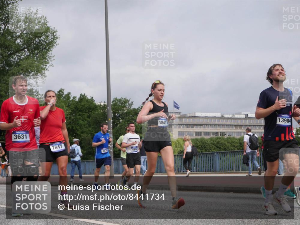 29.06.2025 - hella hamburg halbmarathon Luisa Fischer http://msf.ph/oto/8441734 29.06.2025 10:22:53 Kennedybrücke 3631, 7647, 4570, 4562, 18417, 13984, 2795, 2918, 3631, 4562, 4570, 4979, 5035, 5251, 5397, 5429, 5878, 6796, 6797, 6872, 6939, 7248, 7249, 7647, 7836, 10349, 10594 meine-sportfotos.de