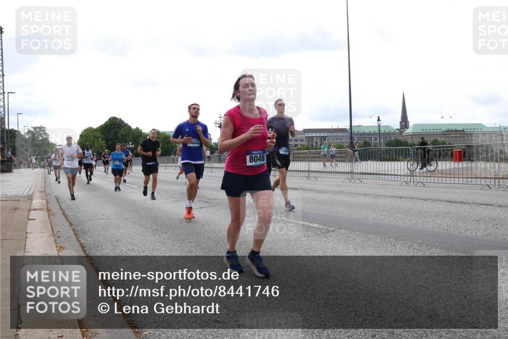 29.06.2025 - hella hamburg halbmarathon Lena Gebhardt http://msf.ph/oto/8441746 29.06.2025 10:29:29 Lombardsbrücke 14644, 8048, 17496, 1063, 1230, 1661, 2688, 3179, 3311, 3524, 4349, 4373, 4395, 4982, 5350, 6285, 6345, 6725, 7169, 7449, 7517, 7832, 8048, 8812, 9714, 9937, 10198, 10322, 10641, 10808, 10996, 11249, 11269, 11444, 11634, 11792, 11803, 11989, 12086, 12099, 12216, 12227, 12404, 12958, 13090, 13382, 13810, 14644, 15952, 15955, 16306, 16659, 16662, 16673, 16676, 17496, 17945, 18298, 18299, 18385, 18414 meine-sportfotos.de