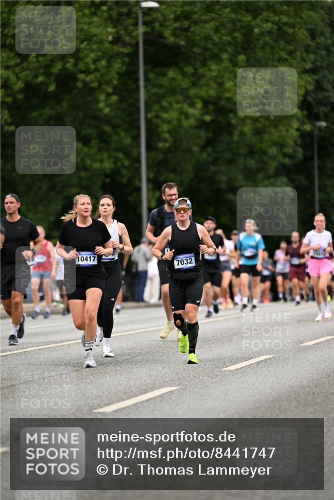 29.06.2025 - hella hamburg halbmarathon Dr. Thomas Lammeyer http://msf.ph/oto/8441747 29.06.2025 10:57:16 Kennedybrücke 2420, 2983, 2988, 3227, 3787, 4595, 6135, 6604, 7032, 7511, 7690, 7735, 7871, 9340, 10080, 10417, 10568, 10879, 10884, 10981 meine-sportfotos.de