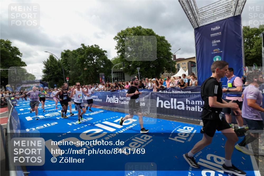 29.06.2025 - hella hamburg halbmarathon Zöllner http://msf.ph/oto/8441769 29.06.2025 10:56:20 Ziel 1193, 5465, 7547, 9903, 10789, 11309, 12348, 14363, 15300, 15484, 16113, 16375, 16634, 17468, 18117, 18495, 18652, 18741, 19152 meine-sportfotos.de