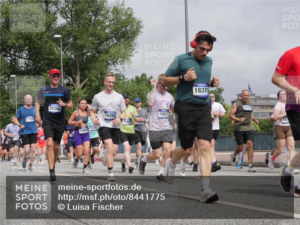 29.06.2025 - hella hamburg halbmarathon Luisa Fischer http://msf.ph/oto/8441775 29.06.2025 10:23:02 Kennedybrücke 11999, 18368, 153, 791, 14054, 16886, 16611, 16480, 18648, 550, 18371, 6874, 141, 1145, 5035, 5123, 5251, 5556, 5834, 5849, 5878, 6444, 6796, 6797, 6872, 6874, 7137, 7647, 7917 meine-sportfotos.de