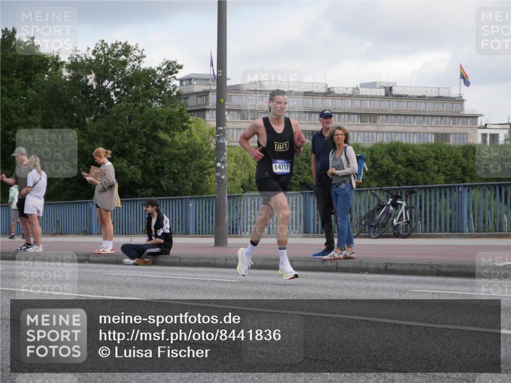 29.06.2025 - hella hamburg halbmarathon Luisa Fischer http://msf.ph/oto/8441836 29.06.2025 09:42:02 Kennedybrücke 14717, 35, 52, 2659, 3720, 9255 meine-sportfotos.de