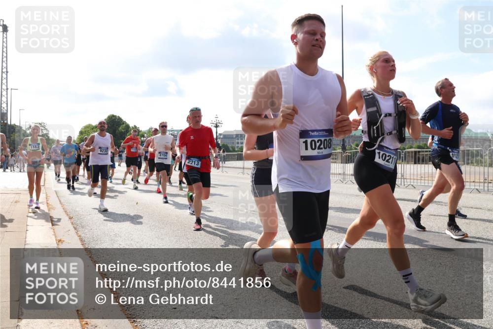 29.06.2025 - hella hamburg halbmarathon Lena Gebhardt http://msf.ph/oto/8441856 29.06.2025 09:53:01 Lombardsbrücke 1163, 9232, 11153, 8704, 2213, 10208, 10211, 19127, 1012, 1070, 1163, 1176, 1220, 1391, 1415, 1512, 1613, 1735, 1759, 1782, 2048, 2189, 2213, 2233, 2234, 2590, 2788, 2970, 3021, 3098, 3109, 3124, 3304, 3907, 3917, 3928, 4080, 4277, 4497, 4553, 4691, 4933, 4981, 4997, 5007, 5132, 5476, 5477, 5623, 5624, 5682, 6081, 6152, 6203, 6712, 6716, 7005, 7067, 7093, 7147, 7191, 7204, 7325, 7450, 7451, 7599, 7765, 7843, 7865, 7961, 8063, 8145, 8467, 8664, 10796 meine-sportfotos.de