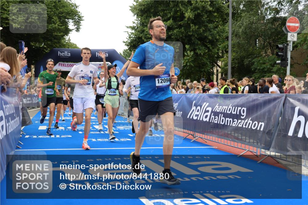 29.06.2025 - hella hamburg halbmarathon Strokosch-Dieckow http://msf.ph/oto/8441880 29.06.2025 10:49:31 Ziel 1342, 1476, 2504, 2516, 2592, 2596, 2878, 2889, 2937, 5705, 5978, 8437, 8689, 8813, 9038, 9463, 9649, 11339, 11340, 11679, 11779, 11977, 12094, 12670, 13233, 13269, 14562, 14838, 15392, 15784, 15857, 15894, 15966, 16114, 16592, 16738, 16891, 17001, 18476, 18887, 18960 meine-sportfotos.de