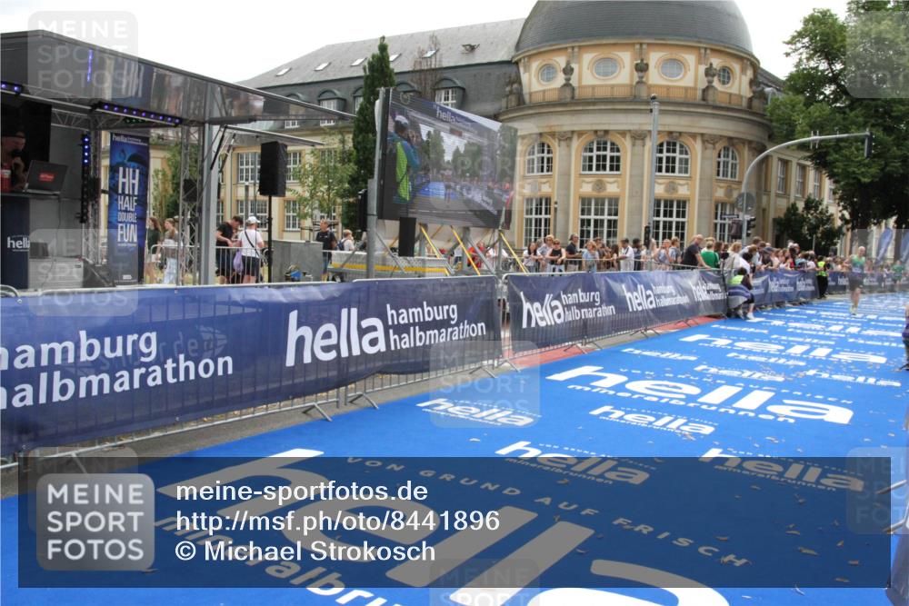29.06.2025 - hella hamburg halbmarathon Michael Strokosch http://msf.ph/oto/8441896 29.06.2025 10:24:37 Ziel 7855, 14506 meine-sportfotos.de