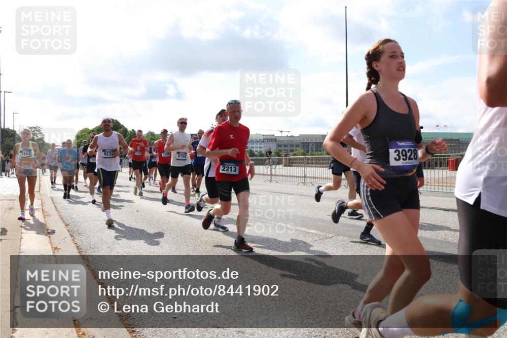 29.06.2025 - hella hamburg halbmarathon Lena Gebhardt http://msf.ph/oto/8441902 29.06.2025 09:53:01 Lombardsbrücke 1163, 9232, 11153, 3304, 8704, 1129, 2213, 3928, 0888, 1012, 1070, 1163, 1176, 1220, 1391, 1415, 1512, 1613, 1735, 1759, 1782, 2048, 2189, 2213, 2233, 2234, 2590, 2788, 2970, 3021, 3098, 3109, 3124, 3304, 3907, 3917, 3928, 4080, 4277, 4497, 4553, 4691, 4933, 4981, 4997, 5007, 5132, 5476, 5477, 5623, 5624, 5682, 6081, 6152, 6203, 6712, 6716, 7005, 7067, 7093, 7147, 7191, 7204, 7325, 7450, 7451, 7599, 7765, 7843, 7865, 7961, 8063, 8145, 8467, 8664, 10796 meine-sportfotos.de