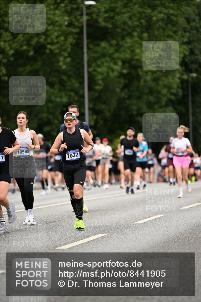 29.06.2025 - hella hamburg halbmarathon Dr. Thomas Lammeyer http://msf.ph/oto/8441905 29.06.2025 10:57:18 Kennedybrücke 2420, 2983, 2988, 3227, 3787, 4595, 6135, 6604, 7032, 7511, 7690, 7735, 7871, 9340, 9368, 10080, 10417, 10568, 10879, 10884, 10981 meine-sportfotos.de