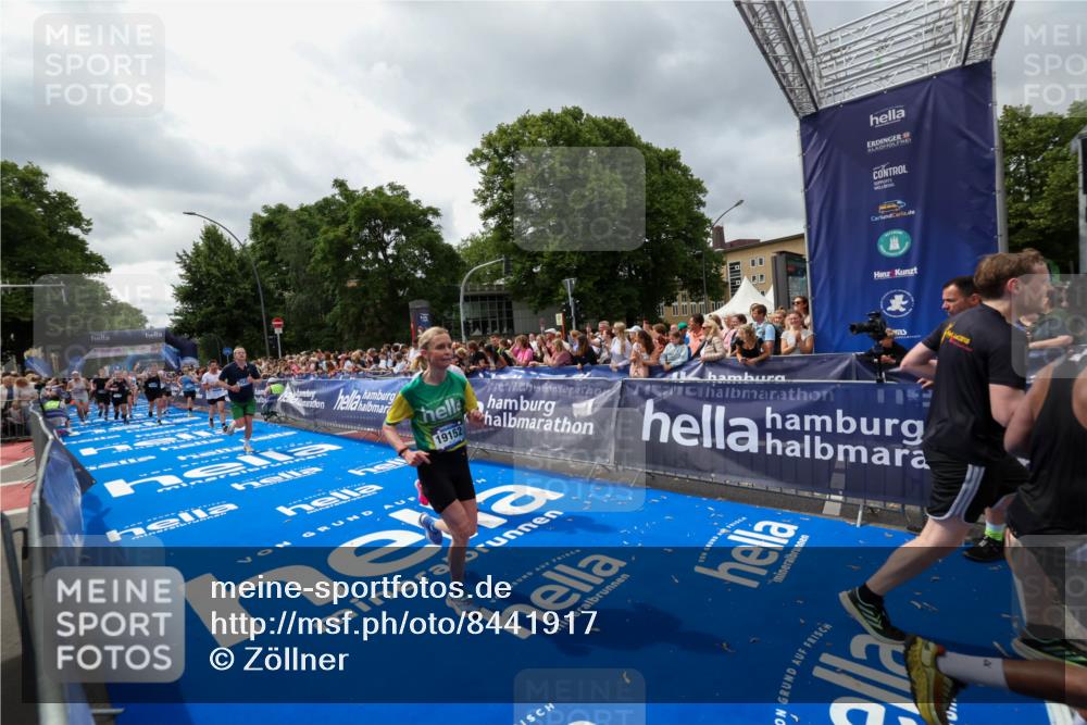 29.06.2025 - hella hamburg halbmarathon Zöllner http://msf.ph/oto/8441917 29.06.2025 10:56:23 Ziel 1193, 3048, 4029, 5465, 5672, 7547, 9622, 9903, 10789, 11231, 11309, 12348, 15300, 16375, 18117, 18495, 18652, 18741, 19152 meine-sportfotos.de