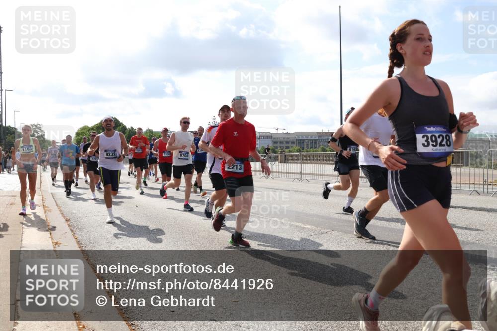 29.06.2025 - hella hamburg halbmarathon Lena Gebhardt http://msf.ph/oto/8441926 29.06.2025 09:53:01 Lombardsbrücke 1163, 11153, 9232, 3304, 8704, 11291, 2213, 6152, 3928, 1012, 1070, 1163, 1176, 1220, 1391, 1415, 1512, 1613, 1735, 1759, 1782, 2048, 2189, 2213, 2233, 2234, 2590, 2788, 2970, 3021, 3098, 3109, 3124, 3304, 3907, 3917, 3928, 4080, 4277, 4497, 4553, 4691, 4933, 4981, 4997, 5007, 5132, 5476, 5477, 5623, 5624, 5682, 6081, 6152, 6203, 6712, 6716, 7005, 7067, 7093, 7147, 7191, 7204, 7325, 7450, 7451, 7599, 7765, 7843, 7865, 7961, 8063, 8145, 8467, 8664, 10796 meine-sportfotos.de