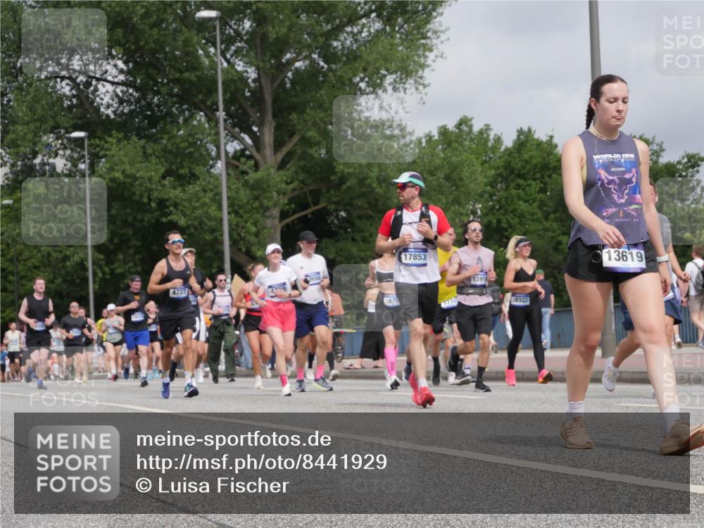 29.06.2025 - hella hamburg halbmarathon Luisa Fischer http://msf.ph/oto/8441929 29.06.2025 10:23:15 Kennedybrücke 4737, 4709, 8698, 1671, 17853, 1391, 18322, 13619, 1110, 1115, 2357, 3278, 3678, 4539, 4585, 4614, 4737, 4739, 7744, 8387, 9136, 9196, 9735, 10550, 10622 meine-sportfotos.de