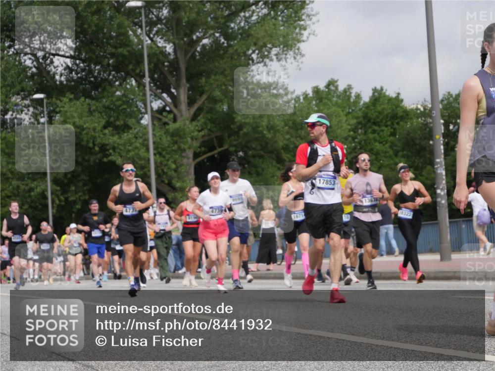 29.06.2025 - hella hamburg halbmarathon Luisa Fischer http://msf.ph/oto/8441932 29.06.2025 10:23:16 Kennedybrücke 473, 4739, 8698, 17853, 1671, 10, 1391, 18322, 1110, 1115, 2357, 3278, 3678, 4539, 4585, 4614, 4737, 4739, 7744, 7808, 8387, 9136, 9196, 9735, 10550, 10622 meine-sportfotos.de