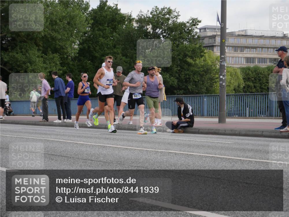 29.06.2025 - hella hamburg halbmarathon Luisa Fischer http://msf.ph/oto/8441939 29.06.2025 09:42:10 Kennedybrücke 52, 35, 9255, 34, 35, 52, 54, 6530, 9255, 10650 meine-sportfotos.de