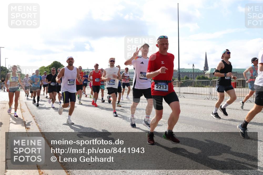 29.06.2025 - hella hamburg halbmarathon Lena Gebhardt http://msf.ph/oto/8441943 29.06.2025 09:53:02 Lombardsbrücke 1163, 3304, 11291, 9232, 103, 8704, 1700, 2213, 1012, 1070, 1163, 1176, 1220, 1391, 1415, 1613, 1735, 1759, 1782, 2048, 2189, 2213, 2233, 2234, 2590, 2788, 2970, 3021, 3098, 3109, 3124, 3304, 3907, 3917, 3928, 4080, 4277, 4497, 4553, 4691, 4933, 4981, 4997, 5007, 5132, 5476, 5477, 5623, 5624, 5682, 6081, 6152, 6203, 6712, 6716, 7005, 7067, 7093, 7147, 7191, 7204, 7325, 7450, 7451, 7599, 7765, 7843, 7865, 7961, 8063, 8145, 8467, 8664, 10796 meine-sportfotos.de