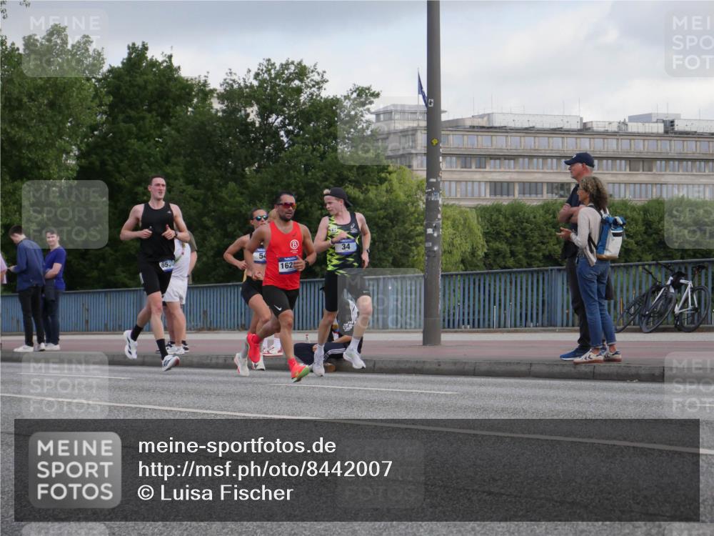 29.06.2025 - hella hamburg halbmarathon Luisa Fischer http://msf.ph/oto/8442007 29.06.2025 09:42:14 Kennedybrücke 6530, 54, 162, 34, 34, 35, 52, 54, 6530, 9255, 10650 meine-sportfotos.de