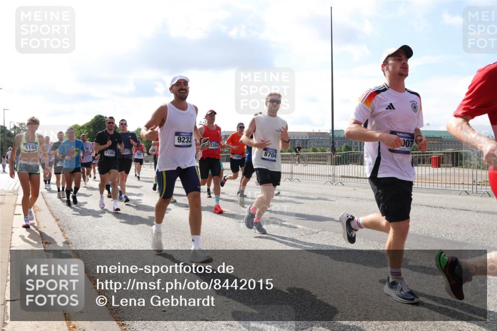 29.06.2025 - hella hamburg halbmarathon Lena Gebhardt http://msf.ph/oto/8442015 29.06.2025 09:53:02 Lombardsbrücke 1163, 1788, 313, 11291, 9232, 3304, 8704, 007, 1012, 1070, 1163, 1176, 1220, 1391, 1415, 1613, 1735, 1759, 1782, 2048, 2189, 2213, 2233, 2234, 2590, 2788, 2970, 3021, 3098, 3109, 3124, 3304, 3907, 3917, 3928, 4080, 4277, 4497, 4553, 4691, 4933, 4981, 4997, 5007, 5132, 5476, 5477, 5623, 5624, 5682, 6081, 6152, 6203, 6712, 6716, 7005, 7067, 7093, 7147, 7191, 7204, 7325, 7450, 7451, 7599, 7765, 7843, 7865, 7961, 8063, 8145, 8467, 8664, 10796 meine-sportfotos.de