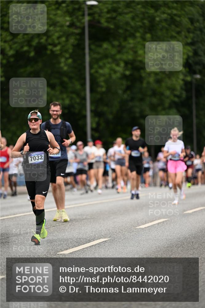 29.06.2025 - hella hamburg halbmarathon Dr. Thomas Lammeyer http://msf.ph/oto/8442020 29.06.2025 10:57:18 Kennedybrücke 2420, 2983, 2988, 3227, 3787, 4595, 6135, 6604, 7032, 7511, 7690, 7735, 7871, 9340, 9368, 10080, 10417, 10568, 10879, 10884, 10981 meine-sportfotos.de