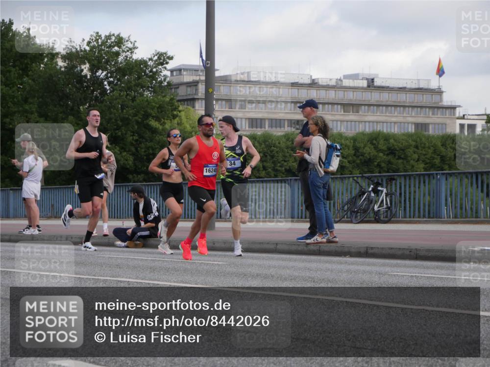 29.06.2025 - hella hamburg halbmarathon Luisa Fischer http://msf.ph/oto/8442026 29.06.2025 09:42:15 Kennedybrücke 16245, 34, 34, 35, 52, 54, 6530, 9255, 10650 meine-sportfotos.de