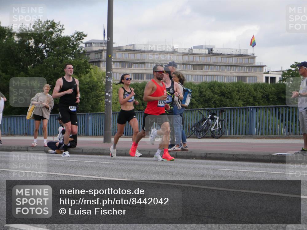 29.06.2025 - hella hamburg halbmarathon Luisa Fischer http://msf.ph/oto/8442042 29.06.2025 09:42:15 Kennedybrücke 1624, 6530, 34, 35, 52, 54, 6530, 9255, 10650 meine-sportfotos.de