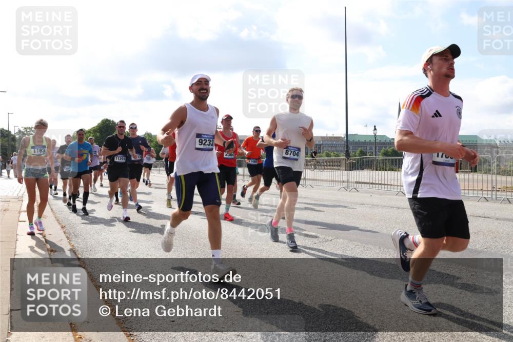 29.06.2025 - hella hamburg halbmarathon Lena Gebhardt http://msf.ph/oto/8442051 29.06.2025 09:53:02 Lombardsbrücke 1163, 1766, 11291, 13, 9232, 3304, 8704, 1700, 1012, 1070, 1163, 1176, 1220, 1391, 1415, 1613, 1735, 1759, 1782, 2048, 2189, 2213, 2233, 2234, 2590, 2788, 2970, 3021, 3098, 3109, 3124, 3304, 3907, 3917, 3928, 4080, 4277, 4497, 4553, 4691, 4933, 4981, 4997, 5007, 5132, 5476, 5477, 5623, 5624, 5682, 6081, 6152, 6203, 6712, 6716, 7005, 7067, 7093, 7147, 7191, 7204, 7325, 7450, 7451, 7599, 7765, 7843, 7865, 7961, 8063, 8145, 8467, 8664, 10796 meine-sportfotos.de