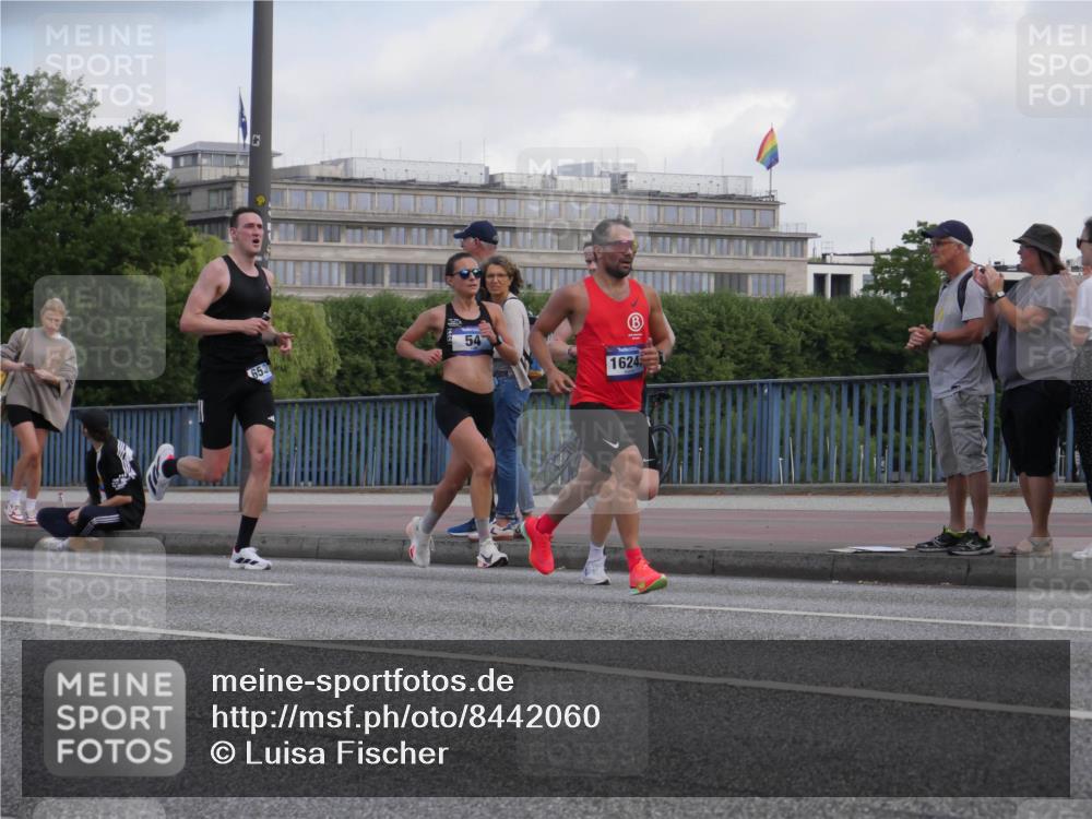 29.06.2025 - hella hamburg halbmarathon Luisa Fischer http://msf.ph/oto/8442060 29.06.2025 09:42:16 Kennedybrücke 653, 54, 1624, 34, 54, 6530, 10650 meine-sportfotos.de