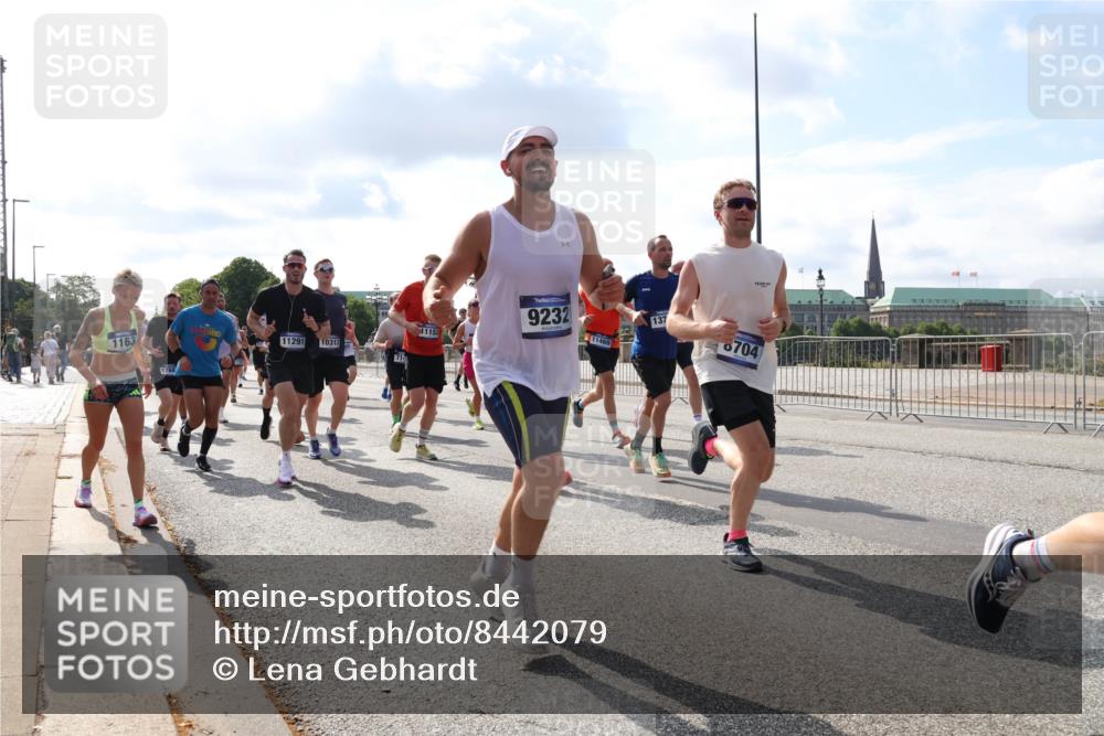 29.06.2025 - hella hamburg halbmarathon Lena Gebhardt http://msf.ph/oto/8442079 29.06.2025 09:53:02 Lombardsbrücke 1163, 1788, 11291, 10313, 71, 88888, 11153, 9232, 11469, 137, 6704, 1012, 1070, 1163, 1176, 1220, 1391, 1415, 1613, 1735, 1759, 1782, 2048, 2189, 2213, 2233, 2234, 2590, 2788, 2970, 3021, 3098, 3109, 3124, 3304, 3907, 3917, 3928, 4080, 4277, 4497, 4553, 4691, 4933, 4981, 4997, 5007, 5132, 5476, 5477, 5623, 5624, 5682, 6081, 6152, 6203, 6712, 6716, 7005, 7067, 7093, 7147, 7191, 7204, 7325, 7450, 7451, 7599, 7765, 7843, 7865, 7961, 8063, 8145, 8467, 8664, 10796 meine-sportfotos.de
