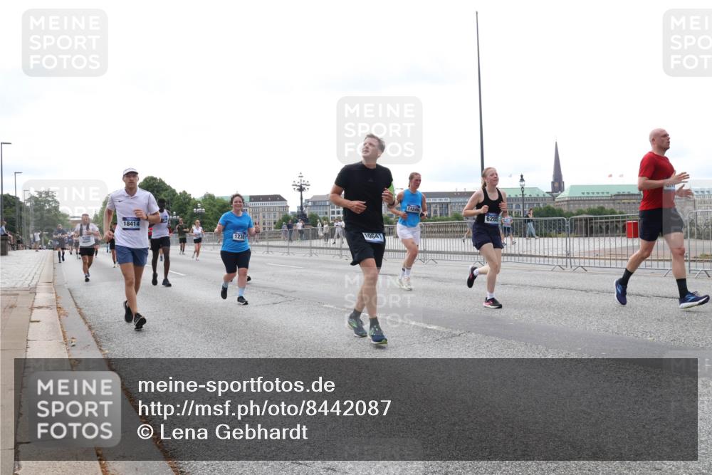 29.06.2025 - hella hamburg halbmarathon Lena Gebhardt http://msf.ph/oto/8442087 29.06.2025 10:29:32 Lombardsbrücke 18414, 1230, 10641, 11249, 6285, 1063, 1230, 1661, 2688, 2699, 3179, 3311, 3524, 4349, 4373, 4395, 5350, 6285, 6345, 6725, 7449, 7517, 7832, 8048, 8388, 8812, 9714, 9937, 10198, 10322, 10641, 10808, 10996, 11249, 11269, 11376, 11444, 11634, 11792, 11803, 11989, 12086, 12099, 12216, 12227, 12404, 12958, 13090, 13382, 13810, 14644, 15266, 15952, 15955, 16306, 16659, 16662, 16673, 16676, 17496, 17945, 18298, 18299, 18385, 18414 meine-sportfotos.de