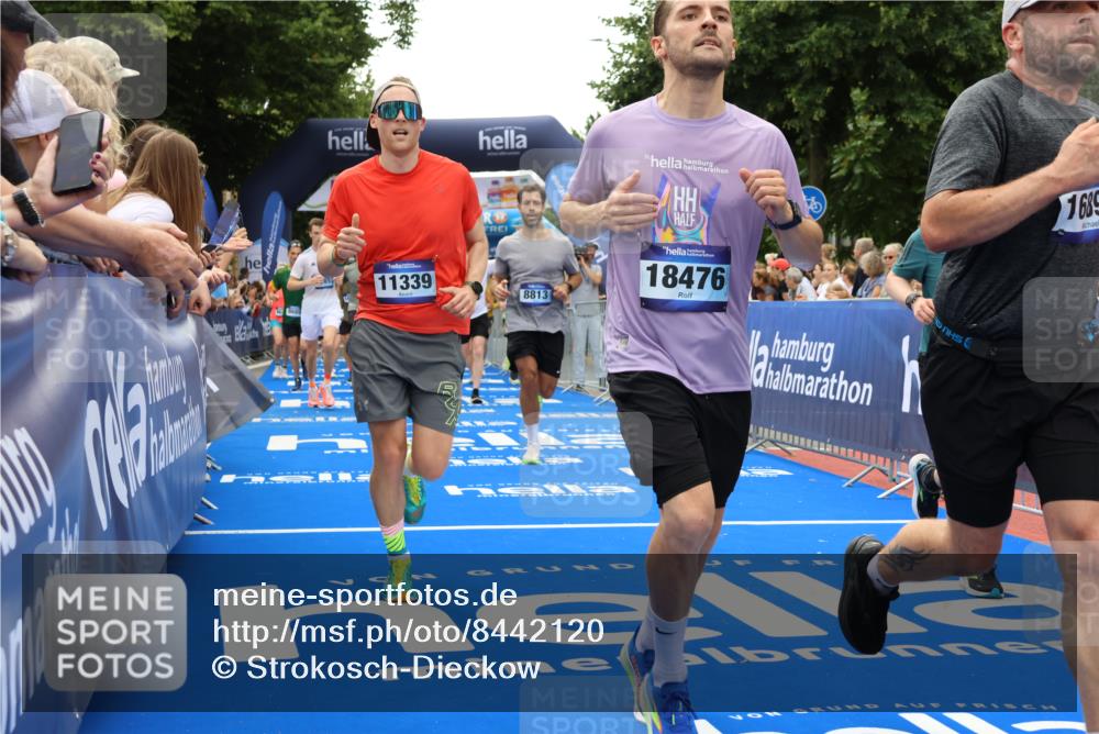 29.06.2025 - hella hamburg halbmarathon Strokosch-Dieckow http://msf.ph/oto/8442120 29.06.2025 10:49:28 Ziel 1342, 1476, 2516, 2592, 2596, 2878, 2889, 5705, 8437, 8689, 8813, 9038, 9649, 11339, 11340, 11679, 11779, 12094, 12670, 13233, 13269, 14562, 14838, 15392, 15784, 15857, 15894, 15966, 16114, 16592, 16738, 16891, 17001, 18476, 18887, 18960 meine-sportfotos.de