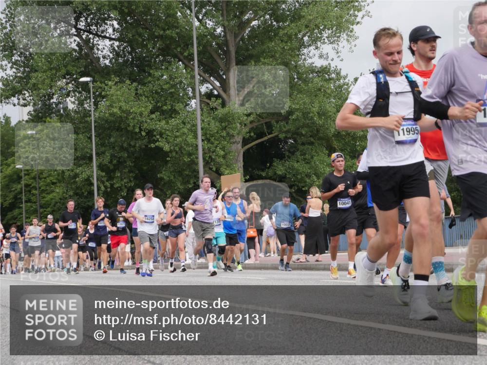 29.06.2025 - hella hamburg halbmarathon Luisa Fischer http://msf.ph/oto/8442131 29.06.2025 10:23:35 Kennedybrücke 16254, 1913, 6991, 19132, 12977, 131, 10647, 10041, 1995, 1046, 1069, 1154, 1471, 1474, 1534, 2064, 3733, 4422, 5831, 5937, 7101, 7131, 8025, 8588, 8738, 9873, 10041, 10595, 10613, 10647, 10754 meine-sportfotos.de