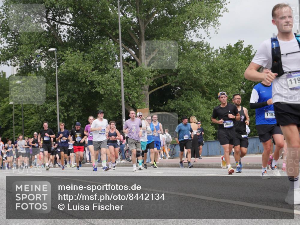 29.06.2025 - hella hamburg halbmarathon Luisa Fischer http://msf.ph/oto/8442134 29.06.2025 10:23:35 Kennedybrücke 19132, 1100, 1297, 16254, 801, 31, 1699113, 10643, 1154, 10041, 119, 1046, 1069, 1154, 1471, 1474, 1534, 2064, 3733, 4422, 5831, 5937, 7101, 7131, 8025, 8588, 8738, 9873, 10041, 10595, 10613, 10647, 10754 meine-sportfotos.de