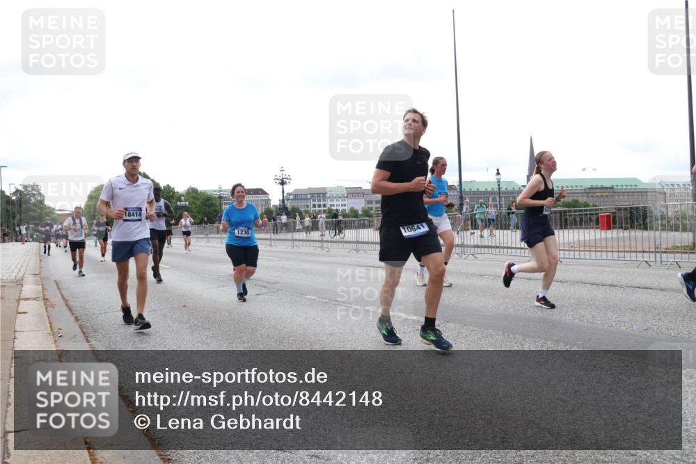 29.06.2025 - hella hamburg halbmarathon Lena Gebhardt http://msf.ph/oto/8442148 29.06.2025 10:29:32 Lombardsbrücke 18414, 1230, 10641, 1063, 1230, 1661, 2688, 2699, 3179, 3311, 3524, 4349, 4373, 4395, 5350, 6285, 6345, 6725, 7449, 7517, 7832, 8048, 8388, 8812, 9714, 9937, 10198, 10322, 10641, 10808, 10996, 11249, 11269, 11376, 11444, 11634, 11792, 11803, 11989, 12086, 12099, 12216, 12227, 12404, 12958, 13090, 13382, 13810, 14644, 15266, 15952, 15955, 16306, 16659, 16662, 16673, 16676, 17496, 17945, 18298, 18299, 18385, 18414 meine-sportfotos.de