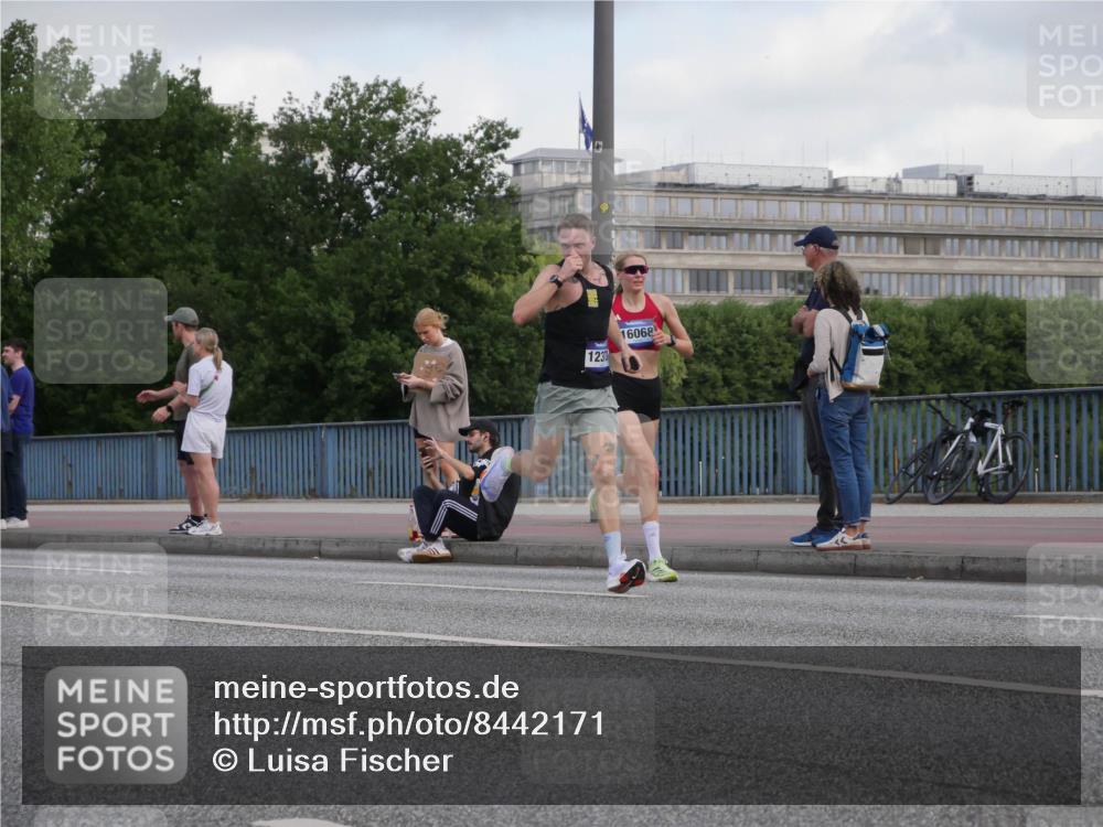 29.06.2025 - hella hamburg halbmarathon Luisa Fischer http://msf.ph/oto/8442171 29.06.2025 09:42:30 Kennedybrücke 1231, 16068, 5253, 6816, 9151, 9447, 9475 meine-sportfotos.de