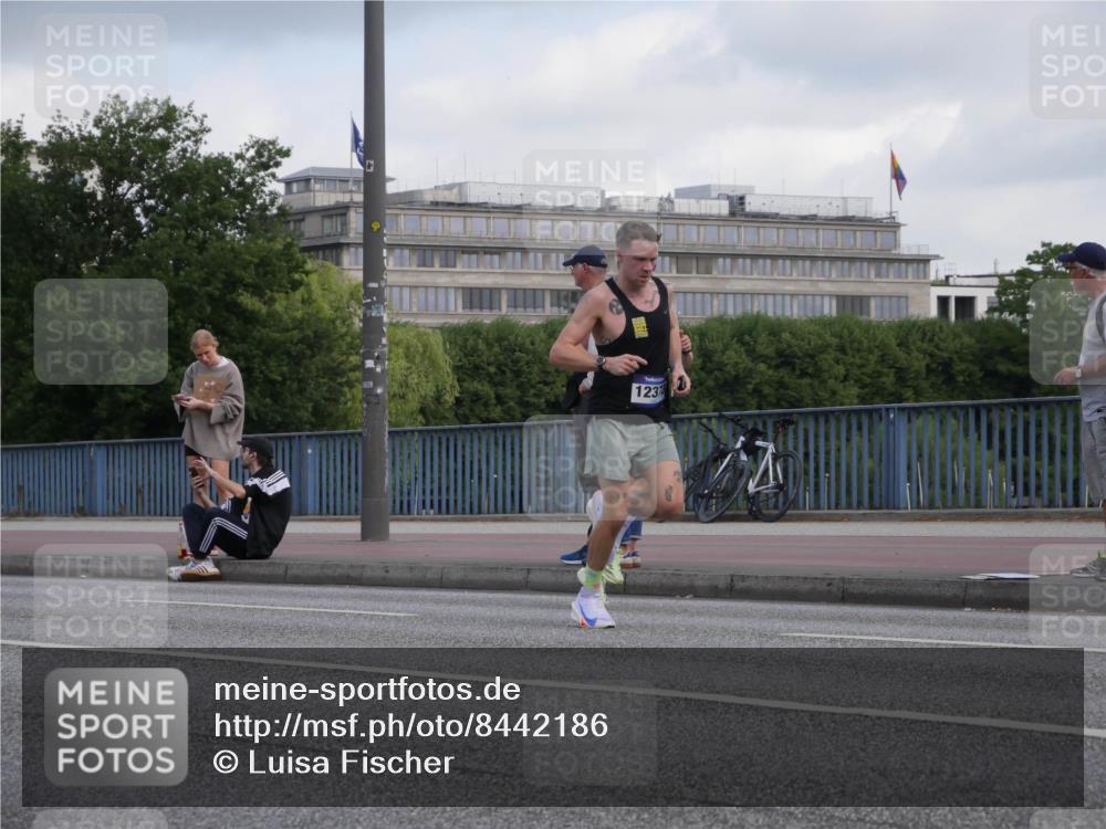 29.06.2025 - hella hamburg halbmarathon Luisa Fischer http://msf.ph/oto/8442186 29.06.2025 09:42:30 Kennedybrücke 1237, 5253, 6816, 9151, 9447, 9475 meine-sportfotos.de