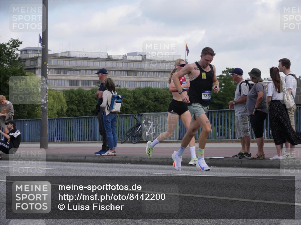 29.06.2025 - hella hamburg halbmarathon Luisa Fischer http://msf.ph/oto/8442200 29.06.2025 09:42:31 Kennedybrücke 123, 5253, 6816, 9151, 9447, 9475 meine-sportfotos.de