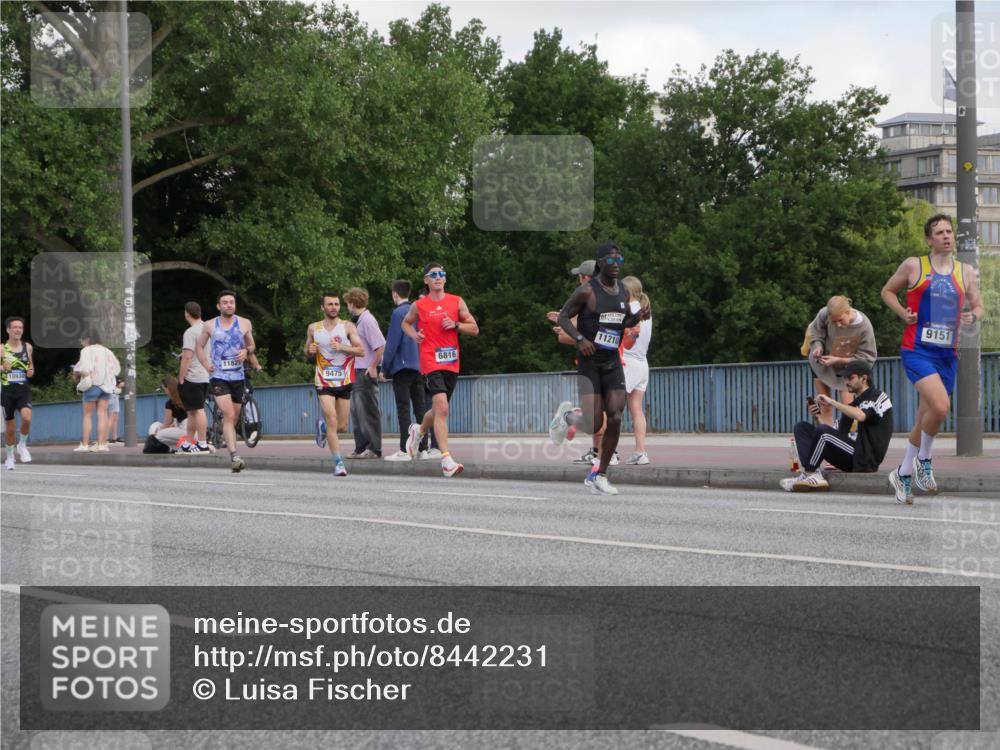 29.06.2025 - hella hamburg halbmarathon Luisa Fischer http://msf.ph/oto/8442231 29.06.2025 09:42:33 Kennedybrücke 11829, 18930, 9475, 68, 16, 11210, 9151, 5253, 6816, 9151, 9475 meine-sportfotos.de