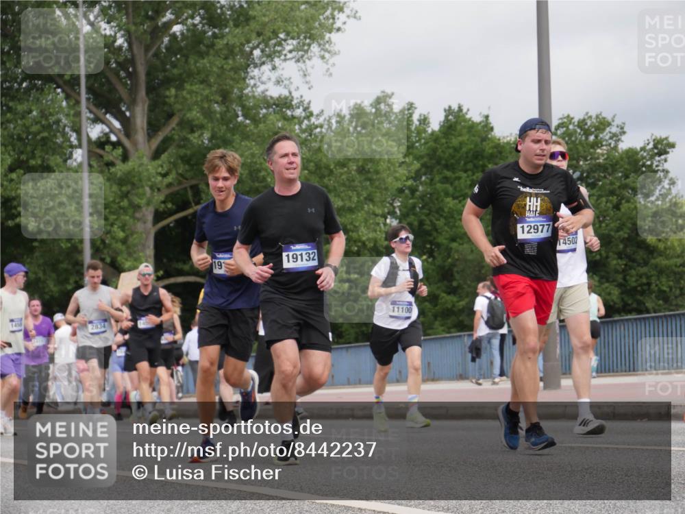 29.06.2025 - hella hamburg halbmarathon Luisa Fischer http://msf.ph/oto/8442237 29.06.2025 10:23:43 Kennedybrücke 1450, 2834, 19, 19132, 11100, 12977, 14502, 1011, 2053, 2064, 2834, 3842, 4166, 4288, 4754, 4869, 6951, 7131, 8025, 8738, 9873, 10039, 10041, 10613, 10647, 10754 meine-sportfotos.de