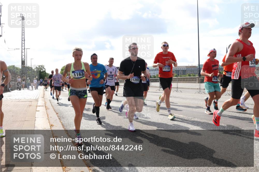29.06.2025 - hella hamburg halbmarathon Lena Gebhardt http://msf.ph/oto/8442246 29.06.2025 09:53:03 Lombardsbrücke 15879, 1163, 17892, 11291, 11153, 9540, 1146, 33, 1012, 1070, 1163, 1176, 1220, 1391, 1415, 1558, 1613, 1735, 1759, 1782, 2048, 2189, 2213, 2233, 2234, 2590, 2788, 2970, 3021, 3098, 3109, 3124, 3304, 3907, 3917, 3928, 4080, 4091, 4277, 4497, 4553, 4691, 4933, 4981, 4997, 5007, 5022, 5132, 5476, 5477, 5623, 5624, 5682, 6081, 6152, 6203, 6712, 6716, 7005, 7067, 7093, 7147, 7191, 7204, 7325, 7450, 7451, 7599, 7765, 7843, 7865, 7961, 8063, 8145, 8467, 8664, 10796 meine-sportfotos.de