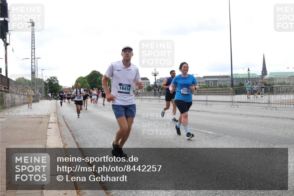 29.06.2025 - hella hamburg halbmarathon Lena Gebhardt http://msf.ph/oto/8442257 29.06.2025 10:29:33 Lombardsbrücke 18414, 1230, 1063, 1230, 1661, 2688, 2699, 3179, 3311, 3524, 4349, 4373, 4395, 5350, 6285, 6345, 6725, 7449, 7517, 7832, 8048, 8388, 8812, 9095, 9714, 9937, 10198, 10322, 10641, 10808, 10996, 11249, 11269, 11376, 11444, 11634, 11792, 11803, 11989, 12086, 12216, 12227, 12404, 12958, 13090, 13382, 13810, 14644, 15266, 15952, 15955, 16306, 16659, 16662, 16673, 16676, 17496, 17945, 18298, 18299, 18385, 18414 meine-sportfotos.de