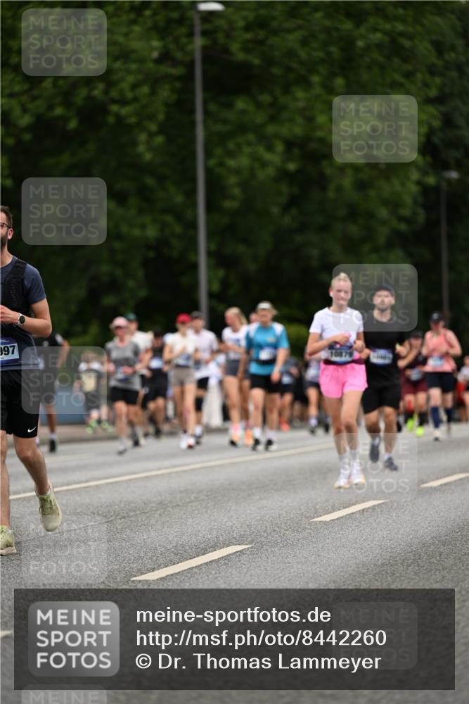 29.06.2025 - hella hamburg halbmarathon Dr. Thomas Lammeyer http://msf.ph/oto/8442260 29.06.2025 10:57:21 Kennedybrücke 2420, 2983, 2988, 3227, 4595, 6135, 6604, 7032, 7511, 7690, 7735, 7871, 9340, 9368, 10080, 10417, 10568, 10879, 10981 meine-sportfotos.de
