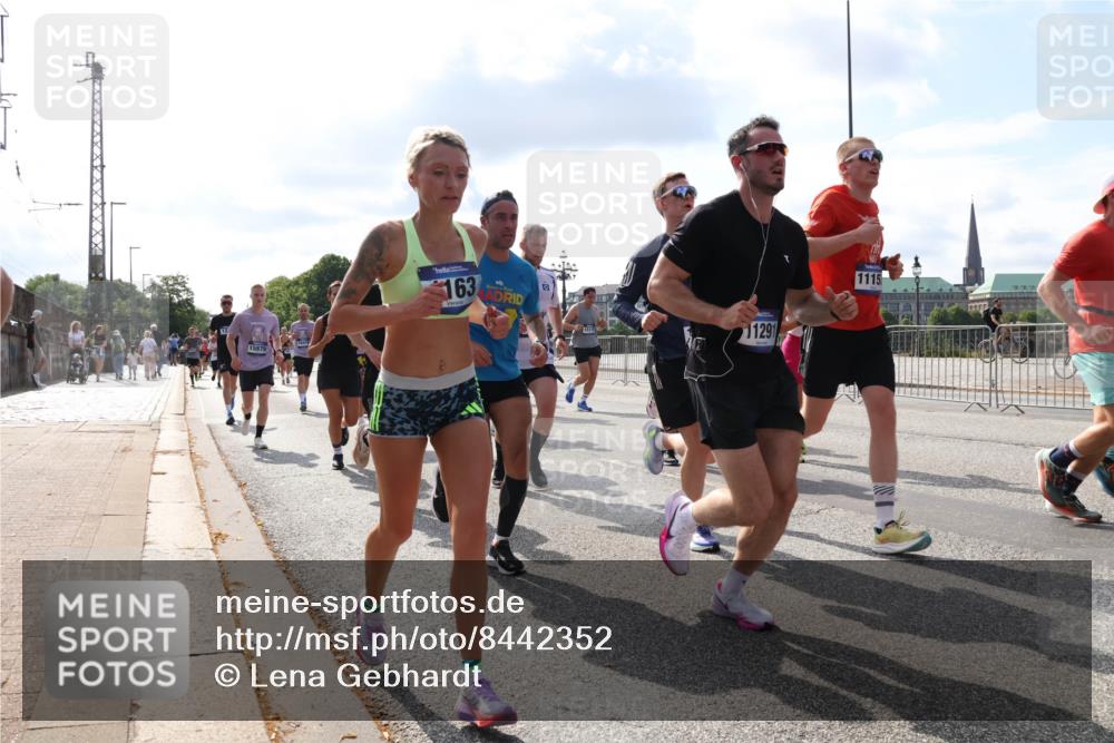 29.06.2025 - hella hamburg halbmarathon Lena Gebhardt http://msf.ph/oto/8442352 29.06.2025 09:53:04 Lombardsbrücke 15879, 163, 11291, 1115, 1012, 1070, 1163, 1176, 1220, 1391, 1415, 1466, 1558, 1613, 1735, 1759, 1782, 2048, 2189, 2213, 2233, 2234, 2590, 2788, 2970, 3021, 3098, 3109, 3124, 3304, 3907, 3917, 3928, 4080, 4091, 4277, 4497, 4553, 4691, 4933, 4981, 4997, 5007, 5022, 5132, 5476, 5477, 5623, 5624, 5682, 6081, 6152, 6203, 6460, 6712, 6716, 7005, 7067, 7093, 7147, 7191, 7204, 7322, 7325, 7450, 7451, 7599, 7765, 7843, 7865, 7961, 8063, 8145, 8467, 8664 meine-sportfotos.de