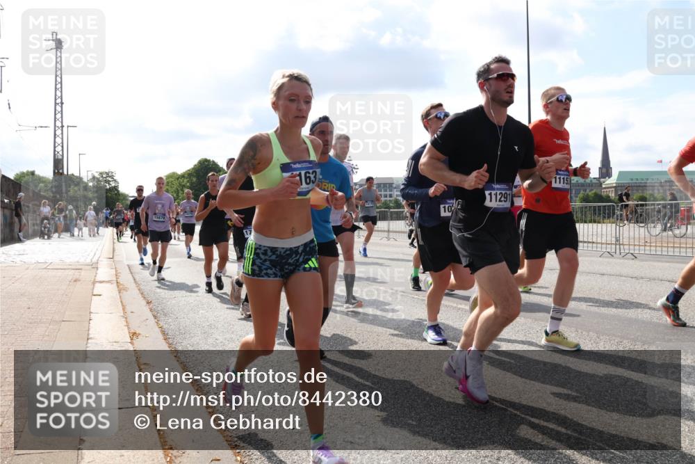 29.06.2025 - hella hamburg halbmarathon Lena Gebhardt http://msf.ph/oto/8442380 29.06.2025 09:53:04 Lombardsbrücke 15879, 163, 11291, 1115, 1012, 1070, 1163, 1176, 1220, 1391, 1415, 1466, 1558, 1613, 1735, 1759, 1782, 2048, 2189, 2213, 2233, 2234, 2590, 2788, 2970, 3021, 3098, 3109, 3124, 3304, 3907, 3917, 3928, 4080, 4091, 4277, 4497, 4553, 4691, 4933, 4981, 4997, 5007, 5022, 5132, 5476, 5477, 5623, 5624, 5682, 6081, 6152, 6203, 6460, 6712, 6716, 7005, 7067, 7093, 7147, 7191, 7204, 7322, 7325, 7450, 7451, 7599, 7765, 7843, 7865, 7961, 8063, 8145, 8467, 8664 meine-sportfotos.de