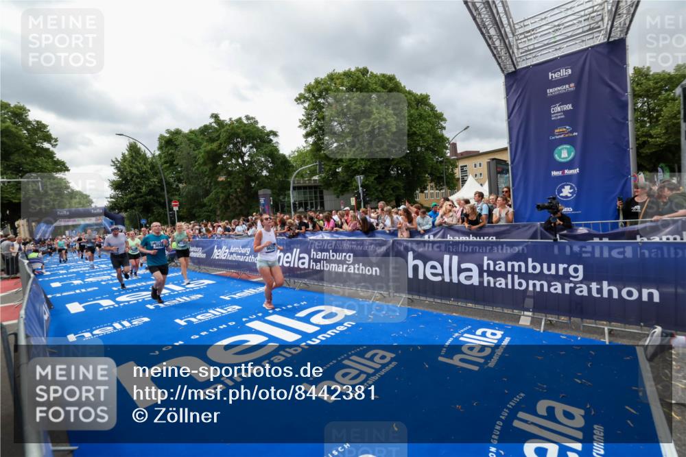 29.06.2025 - hella hamburg halbmarathon Zöllner http://msf.ph/oto/8442381 29.06.2025 10:56:30 Ziel 1583, 3048, 4029, 5672, 6399, 7742, 8863, 9622, 10665, 11231, 15407, 15818, 16257, 16261, 17268, 17734, 18746, 18835 meine-sportfotos.de