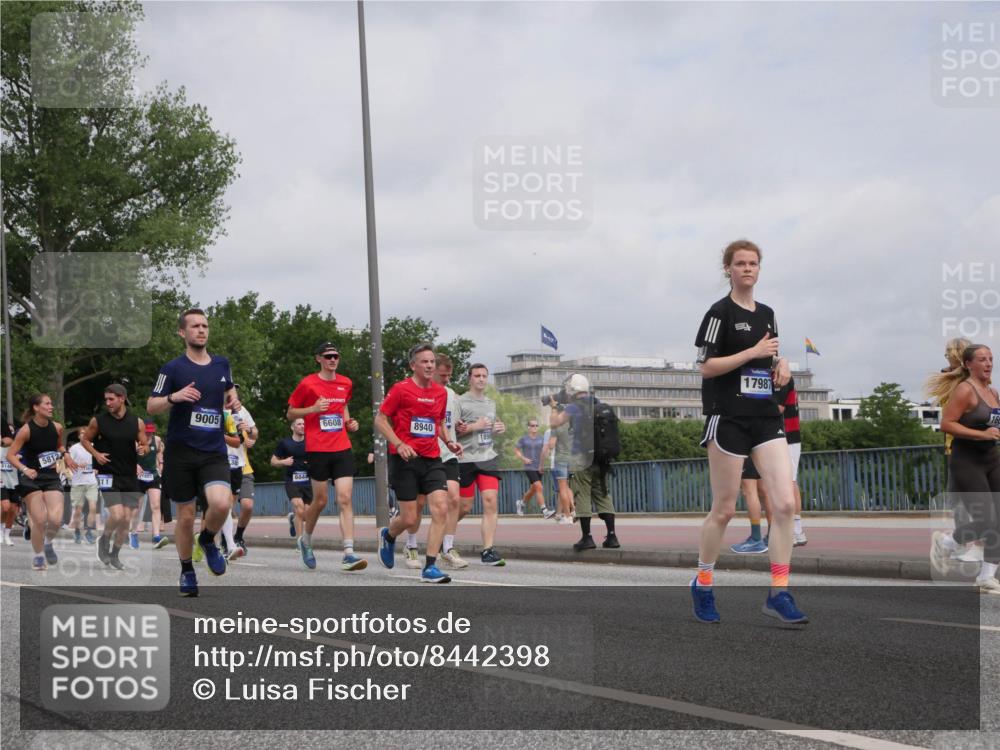 29.06.2025 - hella hamburg halbmarathon Luisa Fischer http://msf.ph/oto/8442398 29.06.2025 10:23:55 Kennedybrücke 8146, 5812, 811, 9005, 6608, 8940, 17987, 1011, 2101, 4154, 4166, 4288, 4754, 5181, 5811, 5812, 6608, 6844, 6951, 8113, 8146, 8940, 9005, 9011, 9236, 9981, 10585 meine-sportfotos.de