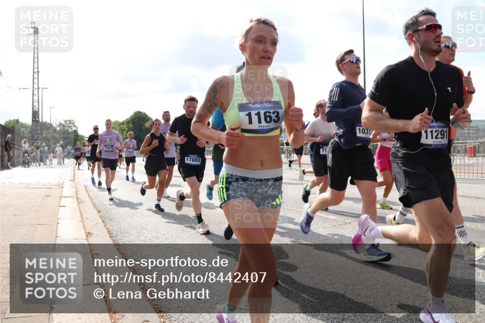 29.06.2025 - hella hamburg halbmarathon Lena Gebhardt http://msf.ph/oto/8442407 29.06.2025 09:53:04 Lombardsbrücke 15879, 18476, 17882, 1163, 1031, 11291, 1012, 1070, 1163, 1176, 1220, 1391, 1415, 1466, 1558, 1613, 1735, 1759, 1782, 2048, 2189, 2213, 2233, 2234, 2590, 2788, 2970, 3021, 3098, 3109, 3124, 3304, 3907, 3917, 3928, 4080, 4091, 4277, 4497, 4553, 4691, 4933, 4981, 4997, 5007, 5022, 5132, 5476, 5477, 5623, 5624, 5682, 6081, 6152, 6203, 6460, 6712, 6716, 7005, 7067, 7093, 7147, 7191, 7204, 7322, 7325, 7450, 7451, 7599, 7765, 7843, 7865, 7961, 8063, 8145, 8467, 8664 meine-sportfotos.de